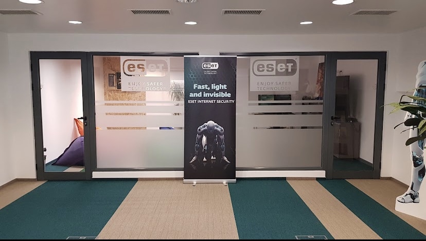 Pardoseală tehnologică, ESET, Iași